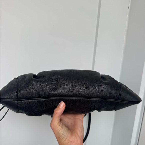 Salvatore Ferragamo Black Leather Shoulder Bag Gancini Hardware Made in Italy - Picture 6 of 13